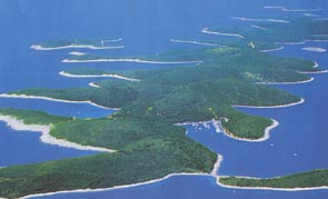 panorama delle isole Spalmadori, vicine all'isola di
 Lesina, nel canale di Lissa (Dalmazia)